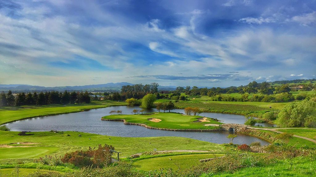 Panoramic view of a lush green golf course at Goose Pond Colony Resort. Smooth