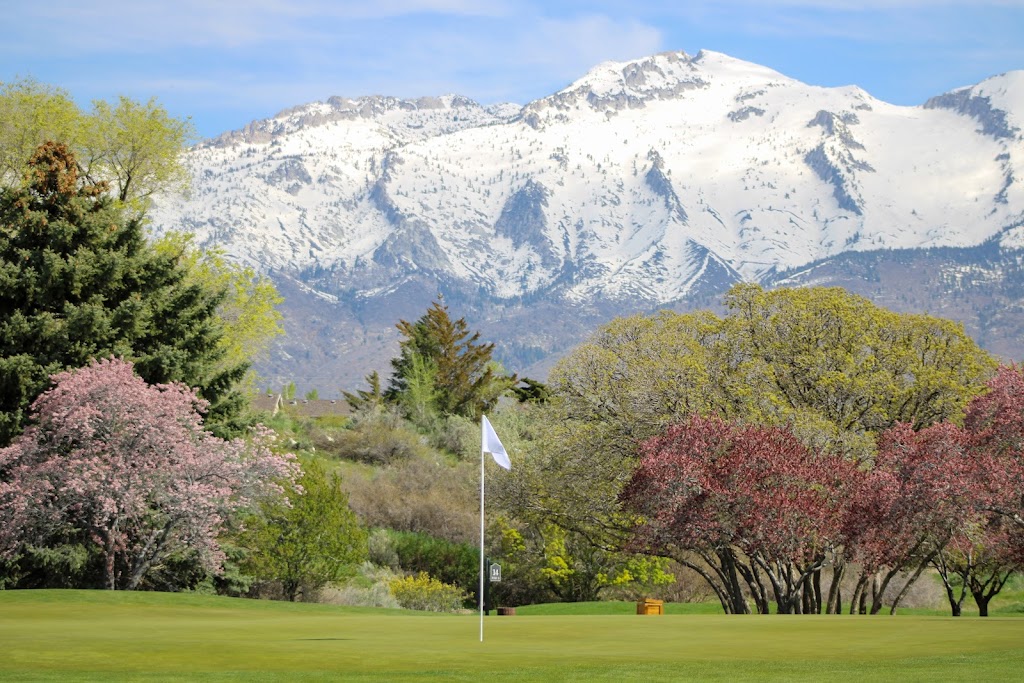 Panoramic view of a lush green golf course at Alpine Country Club. Smooth