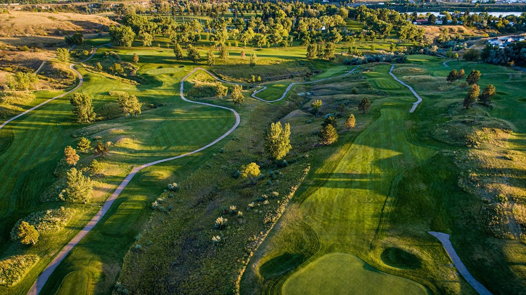 Panoramic view of a lush green golf course at Anaconda Hills Golf Course. Smooth