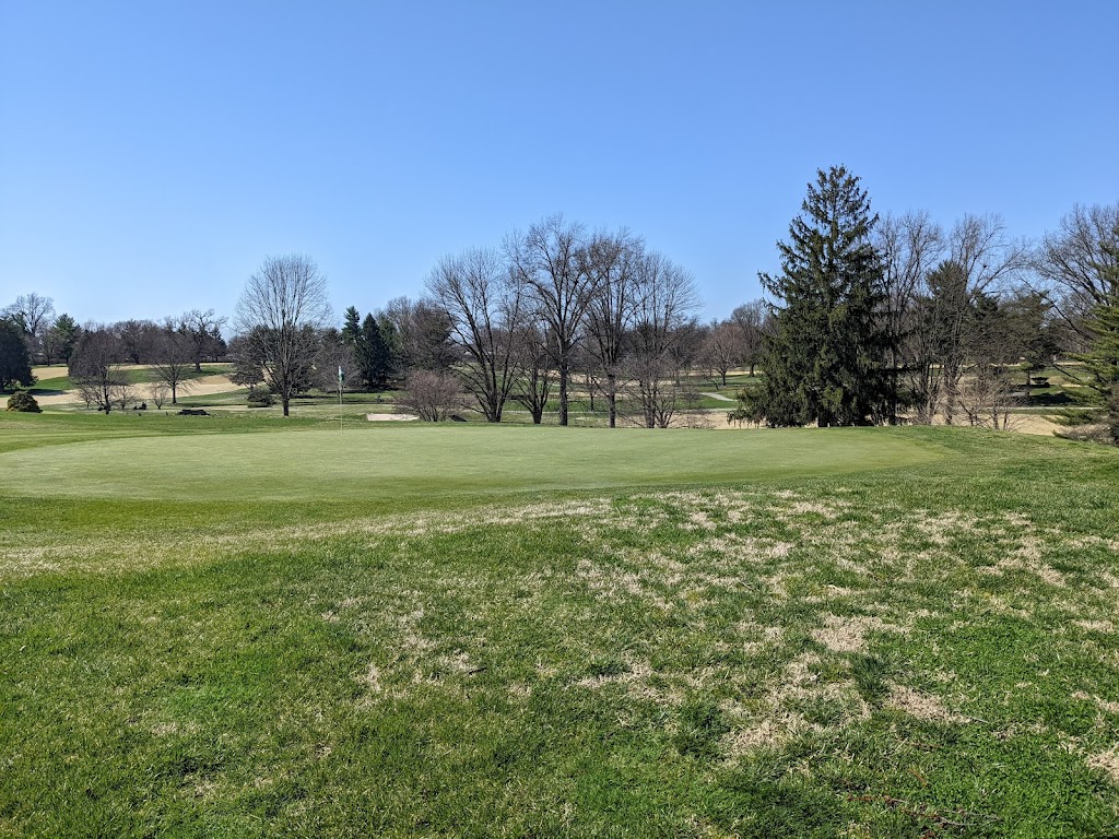 Panoramic view of a lush green golf course at Audubon Country Club. Smooth