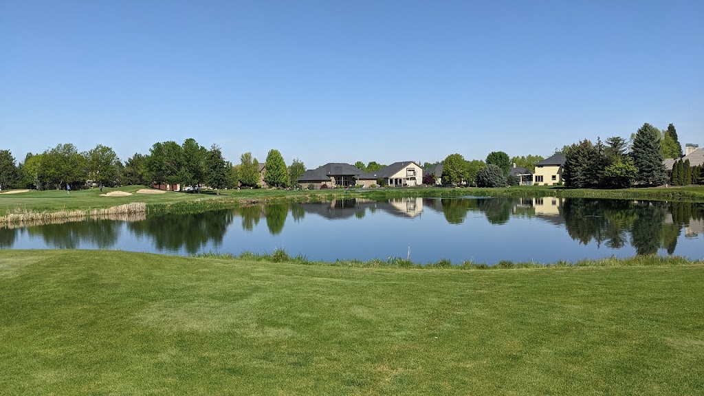 Panoramic view of a lush green golf course at BanBury Golf Course Eagle. Smooth