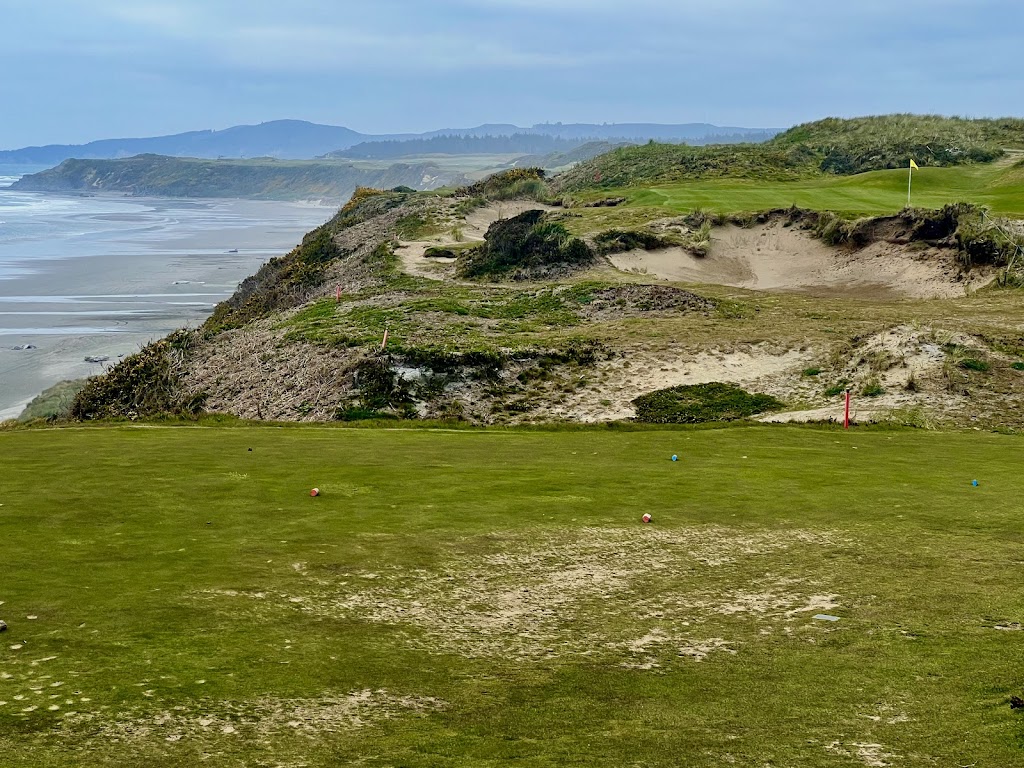 Panoramic view of a lush green golf course at Bandon Dunes Golf Resort - Pacific Dunes. Smooth