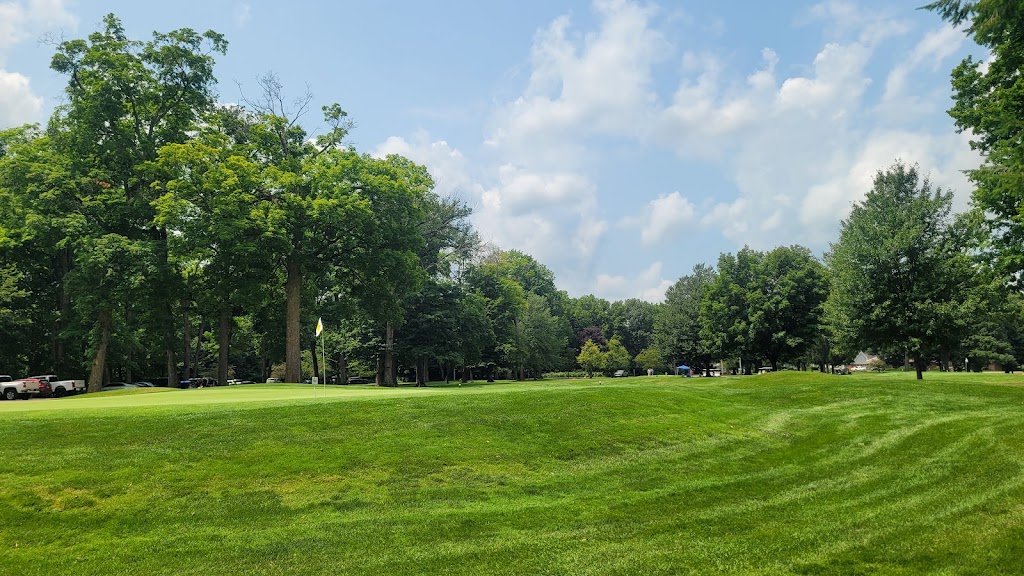 Panoramic view of a lush green golf course at Beechwood Golf Course. Smooth