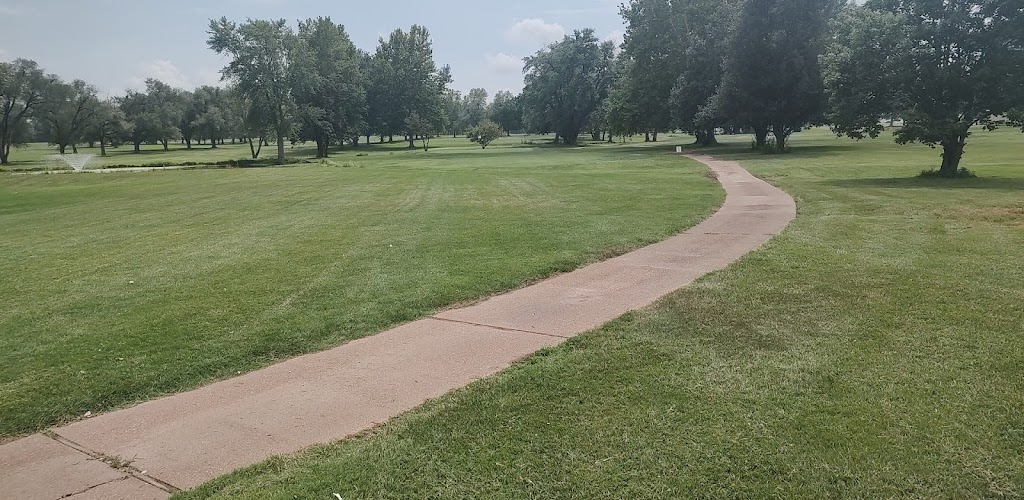 Panoramic view of a lush green golf course at Bolivar Golf Course. Smooth