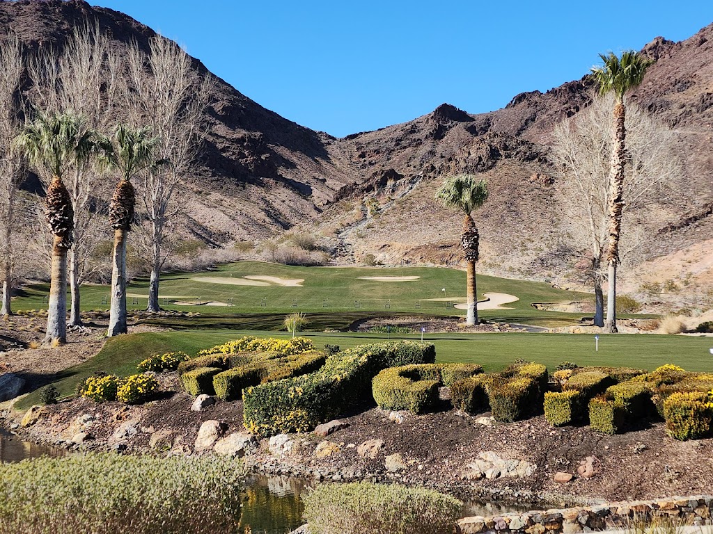 Panoramic view of a lush green golf course at Cascata. Smooth