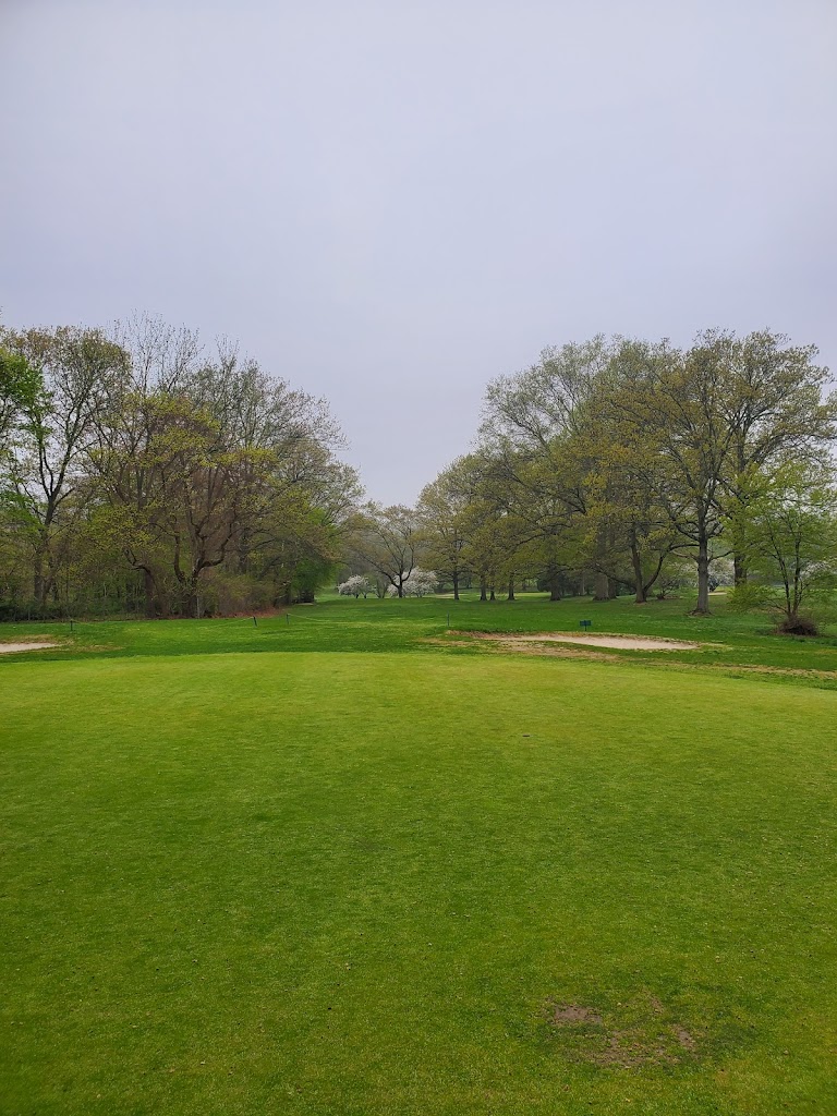 Panoramic view of a lush green golf course at Christopher Morley Park Golf. Smooth