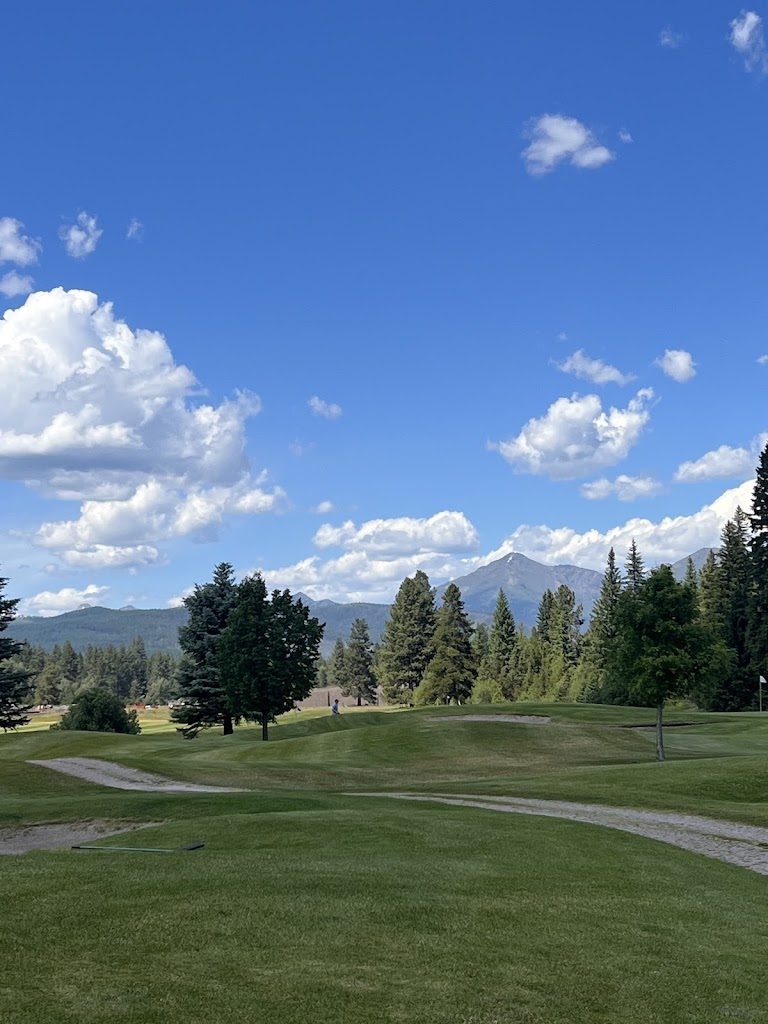 Panoramic view of a lush green golf course at Double Arrow Golf Course. Smooth