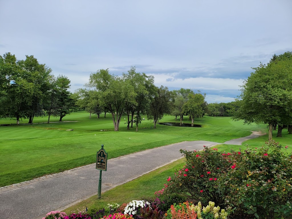 Panoramic view of a lush green golf course at Downingtown Country Club. Smooth