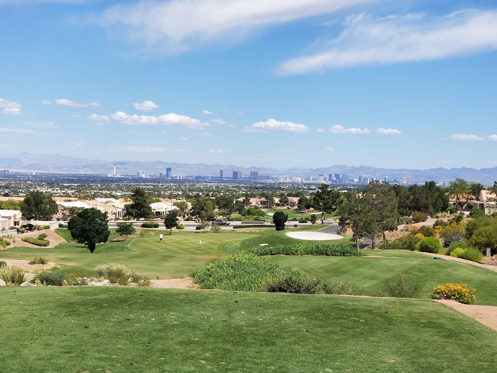 Panoramic view of a lush green golf course at Eagle Crest. Smooth