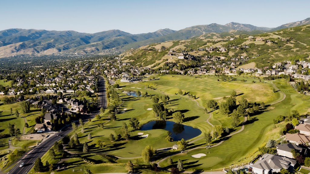 Panoramic view of a lush green golf course at Eaglewood Golf Course and Grill. Smooth