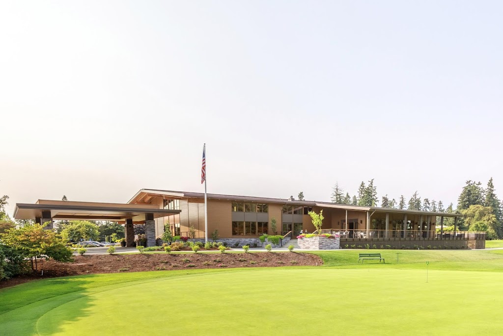 Panoramic view of a lush green golf course at Eugene Country Club. Smooth