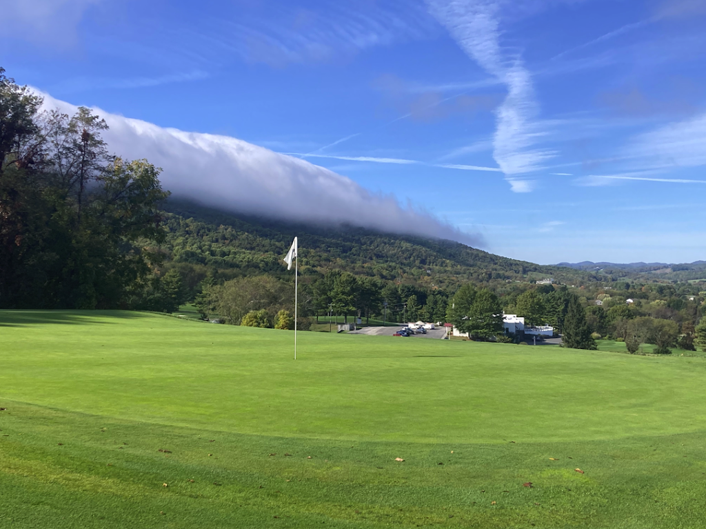 Panoramic view of a lush green golf course at Fincastle. Smooth