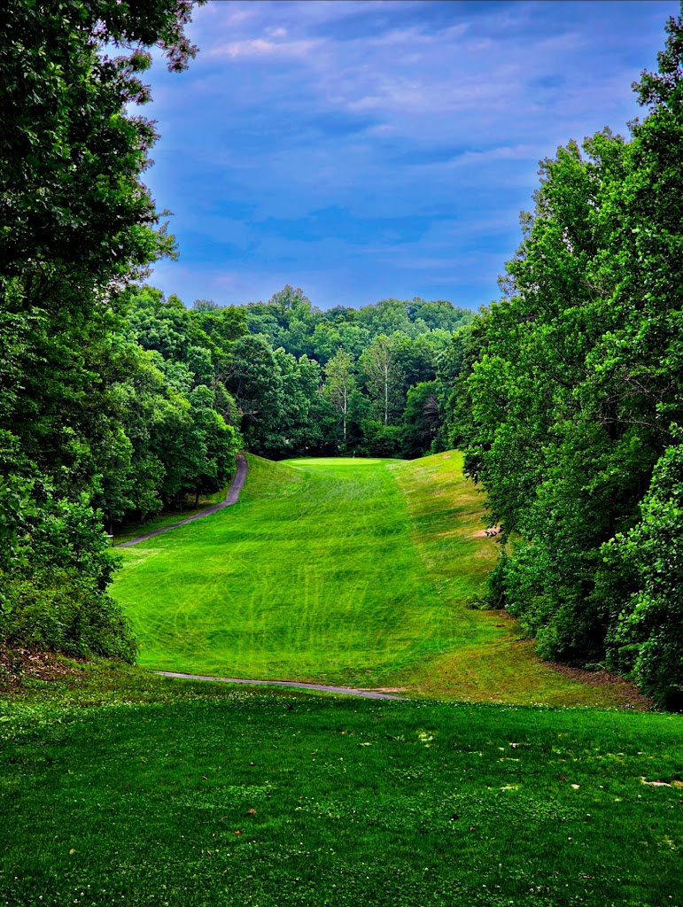 Panoramic view of a lush green golf course at Flying Hills Golf Course. Smooth