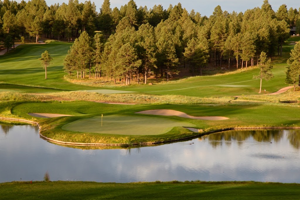 Panoramic view of a lush green golf course at Forest Highlands Golf Club. Smooth