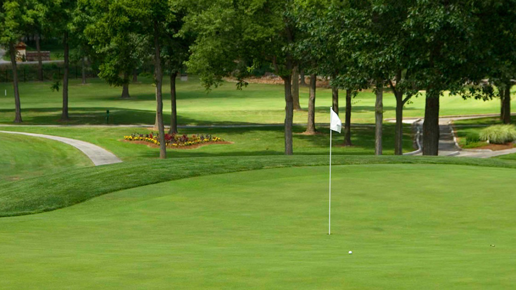 Panoramic view of a lush green golf course at Fremont Hills Country Club. Smooth