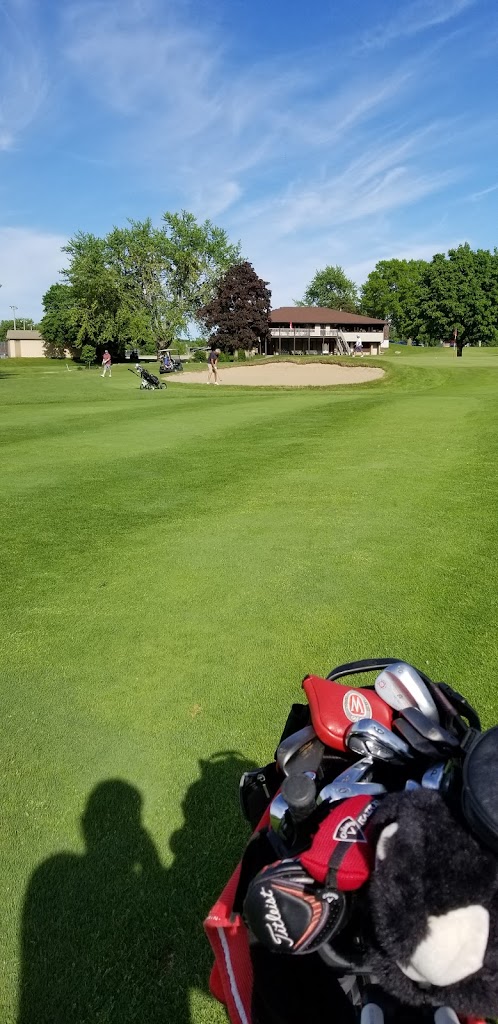 Panoramic view of a lush green golf course at Grand View Golf Club. Smooth