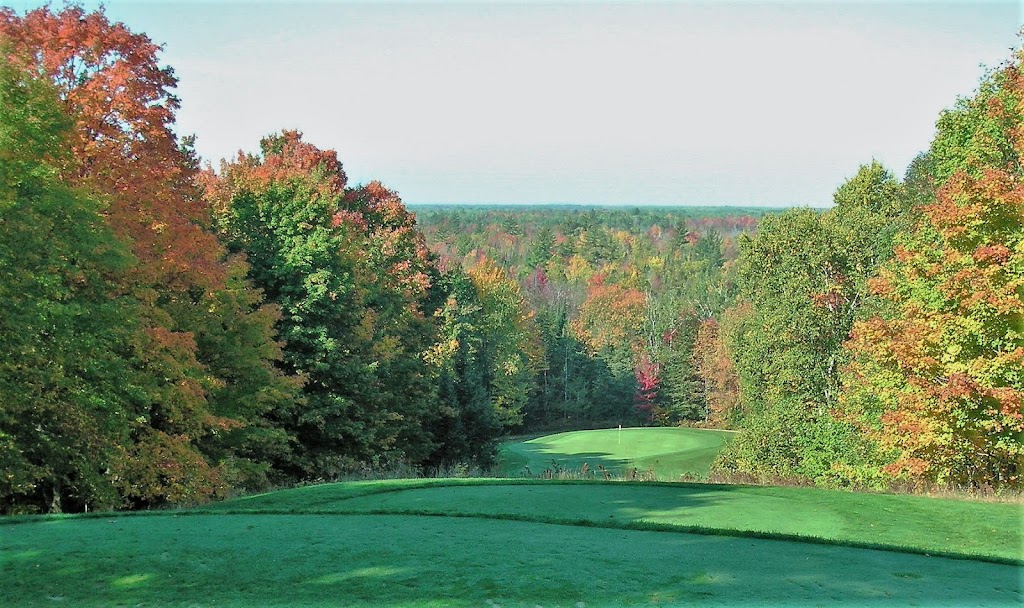 Panoramic view of a lush green golf course at Grandview Golf Club. Smooth