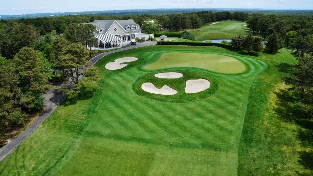 Panoramic view of a lush green golf course at Hampton Hills Golf & Country Club. Smooth