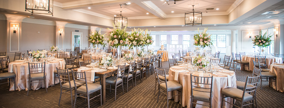 Panoramic view of a lush green golf course at Harbor Lights Dining Events Golf Marina. Smooth