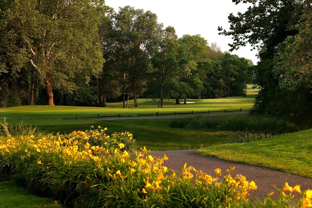 Panoramic view of a lush green golf course at Heatherwoode Golf Club. Smooth