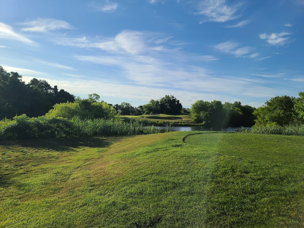 Panoramic view of a lush green golf course at Heritage Links Golf Club. Smooth