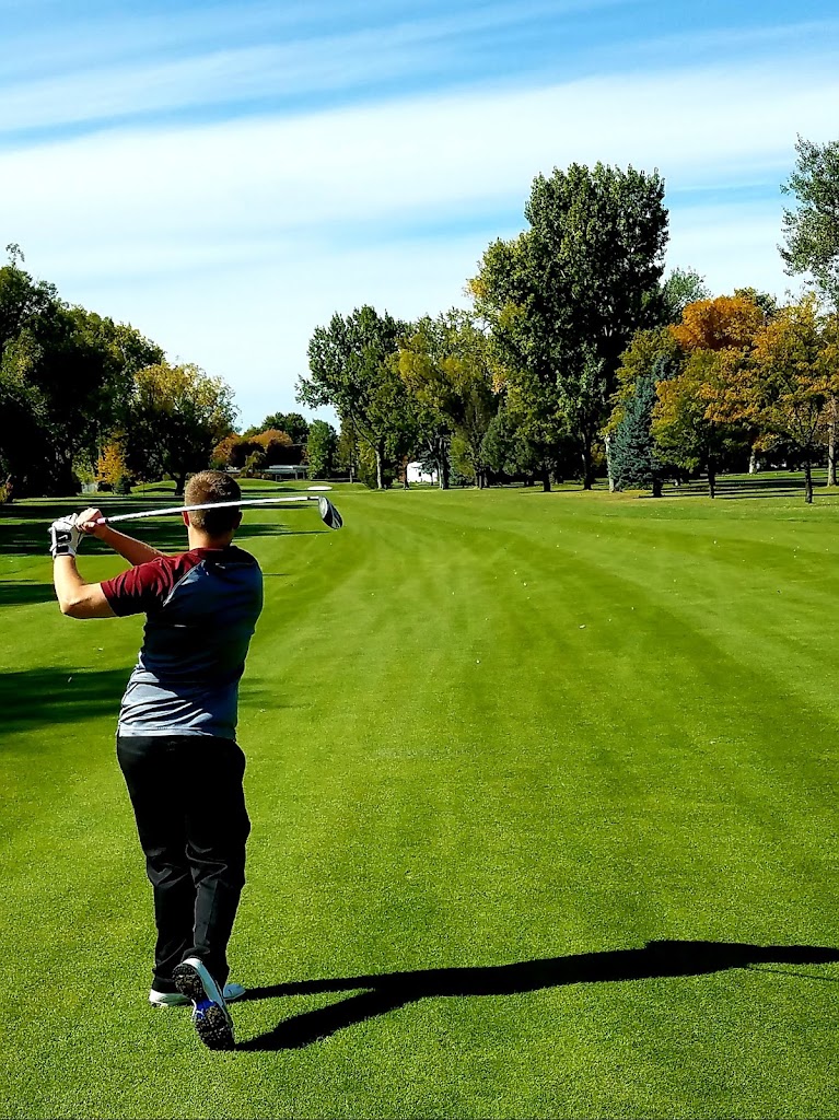 Panoramic view of a lush green golf course at Hilands Golf Club. Smooth