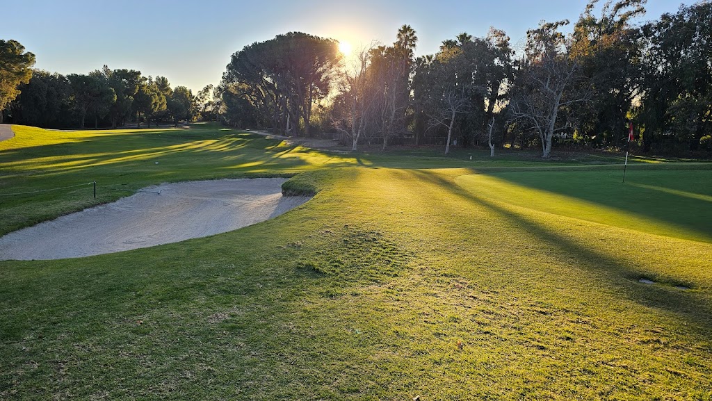 Panoramic view of a lush green golf course at Knollwood Country Club. Smooth