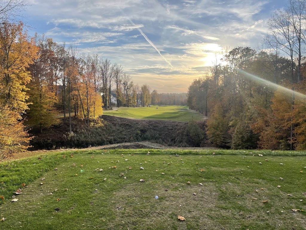 Panoramic view of a lush green golf course at Lake Presidential Golf Club. Smooth