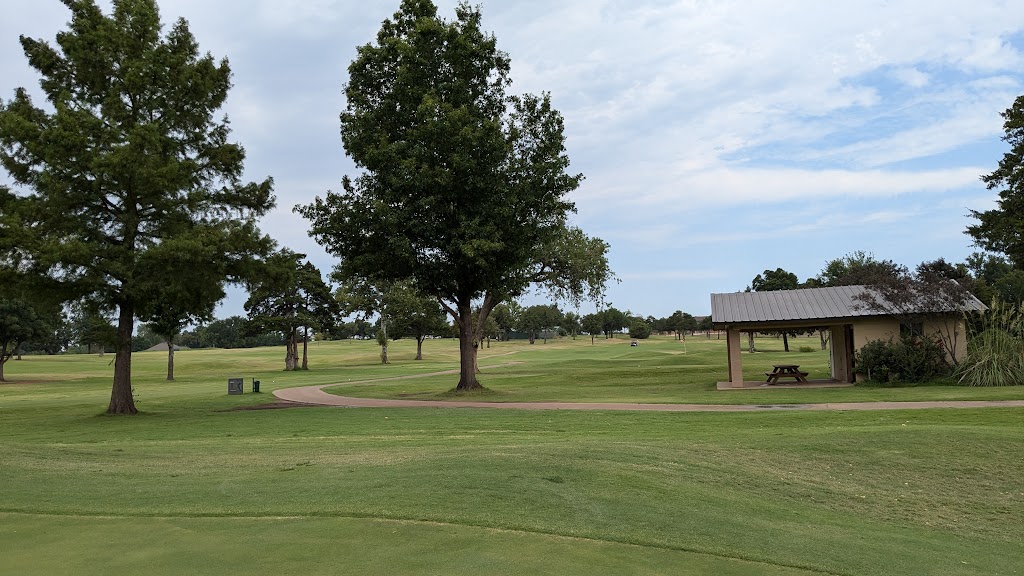 Panoramic view of a lush green golf course at Lakeside Memorial Golf Course. Smooth