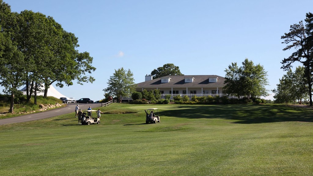 Panoramic view of a lush green golf course at Laurel Lane Country Club. Smooth