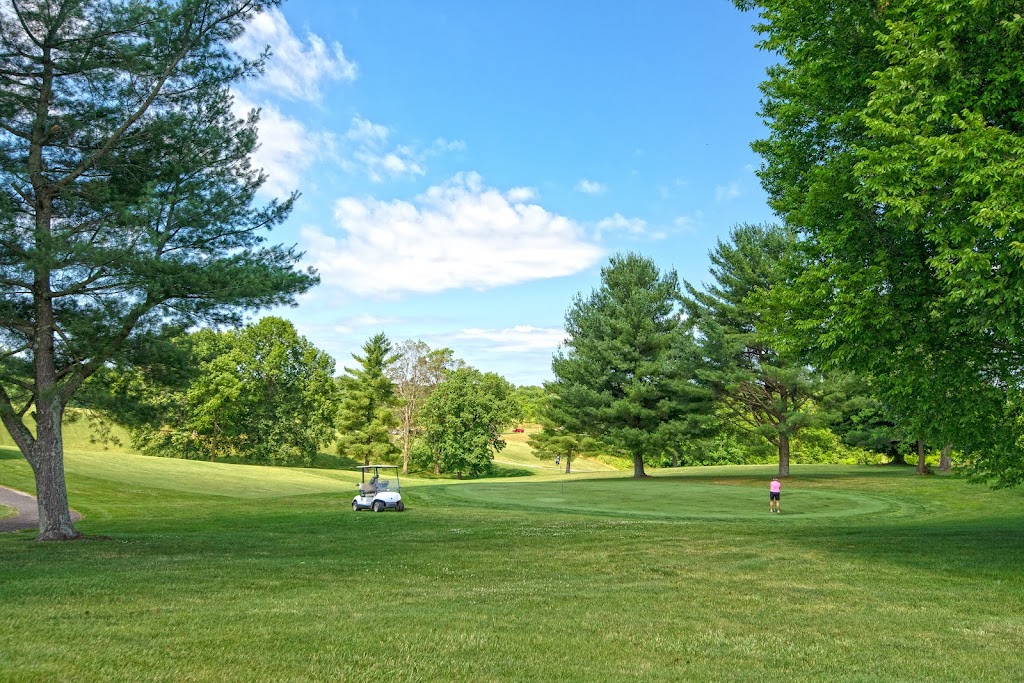 Panoramic view of a lush green golf course at Lincoln Homestead State Park - Golf Course. Smooth