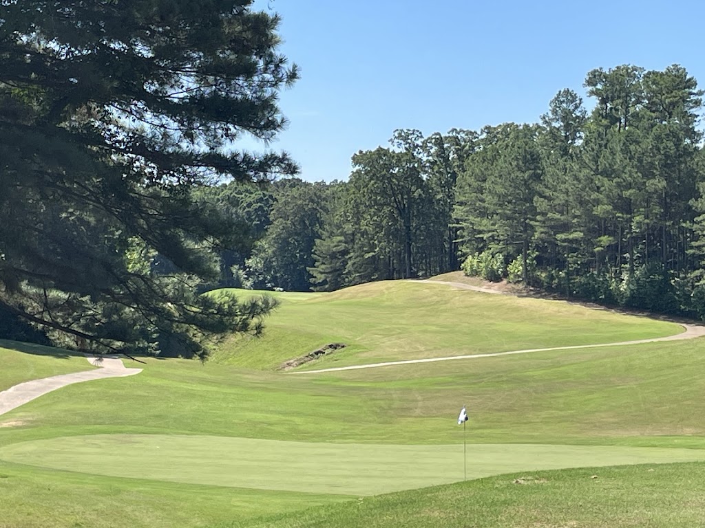 Panoramic view of a lush green golf course at Mallard Pointe Golf Course and Villas. Smooth