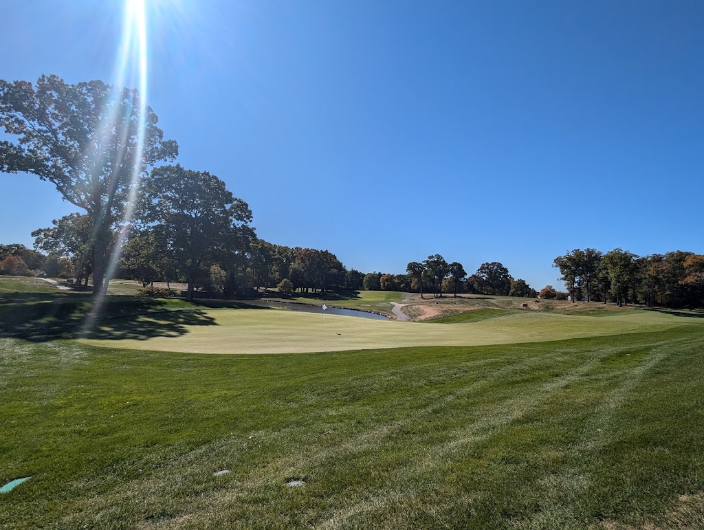 Panoramic view of a lush green golf course at Morris County Golf Club. Smooth