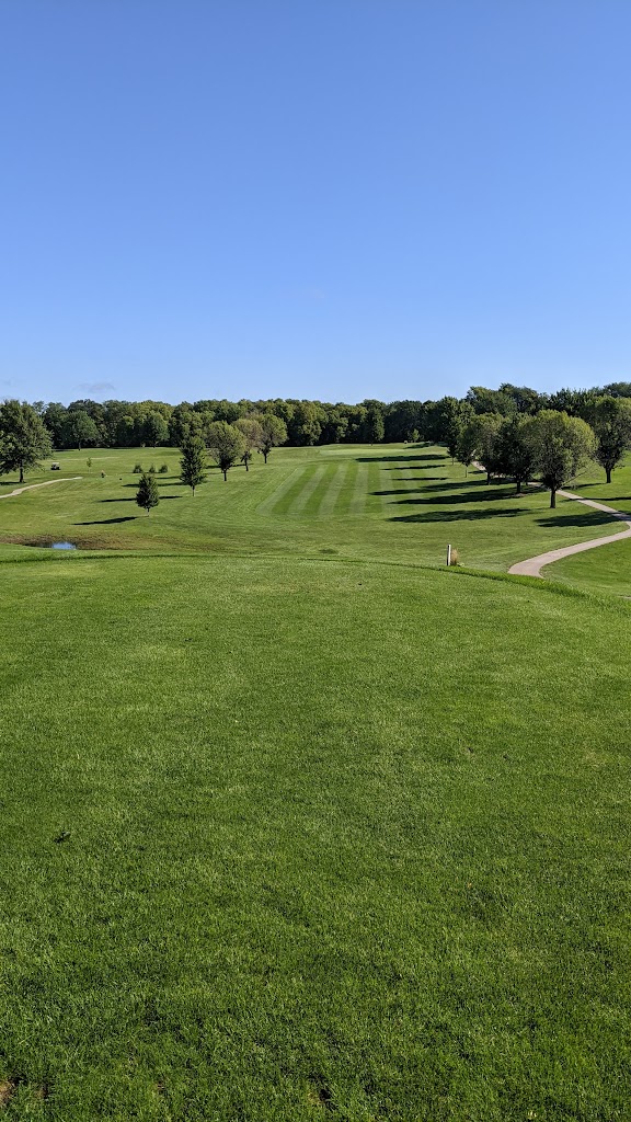 Panoramic view of a lush green golf course at Mound City Golf Club. Smooth