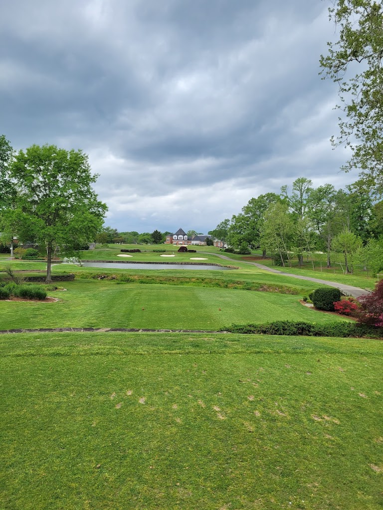 Panoramic view of a lush green golf course at Mount Vernon Country Club. Smooth