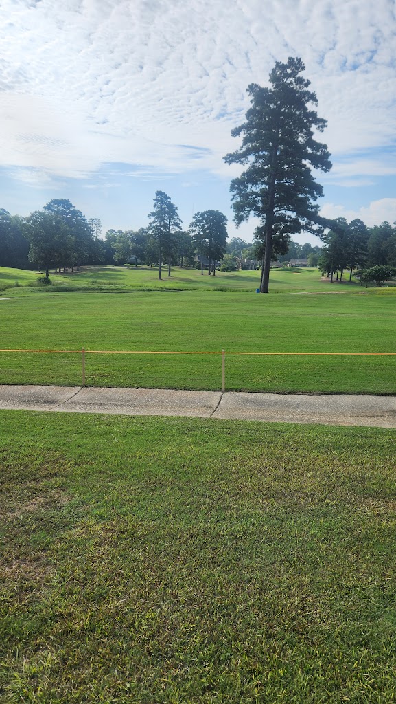 Panoramic view of a lush green golf course at Northwood Hills Country Club. Smooth