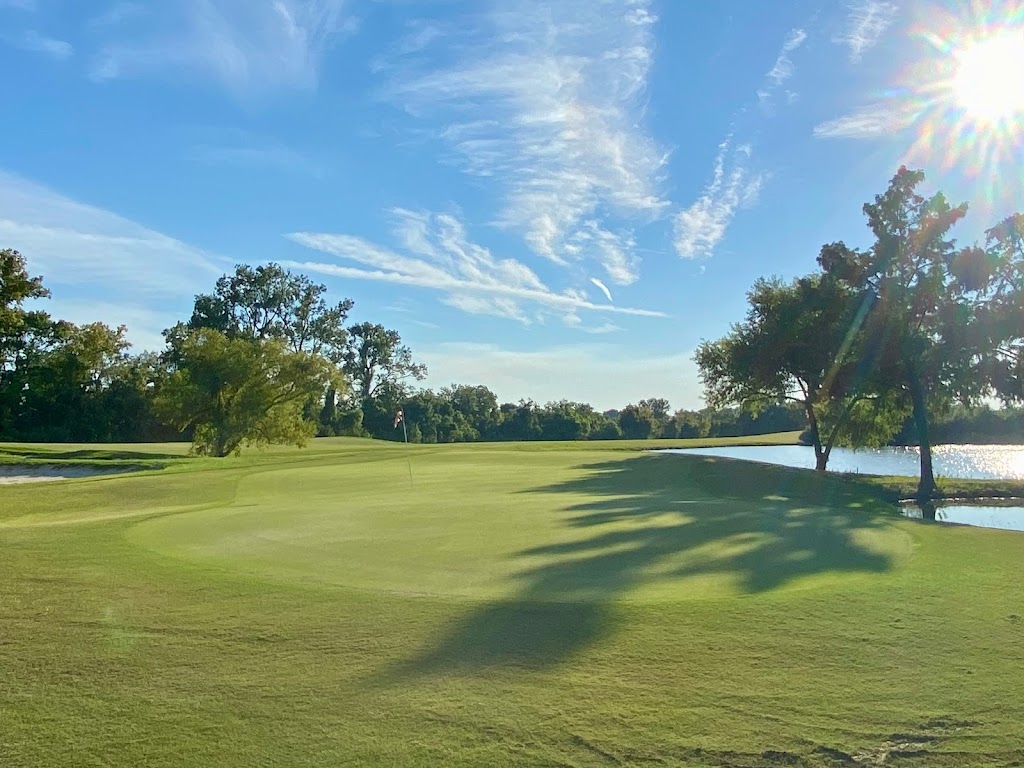 Panoramic view of a lush green golf course at Oakwing Golf Club. Smooth