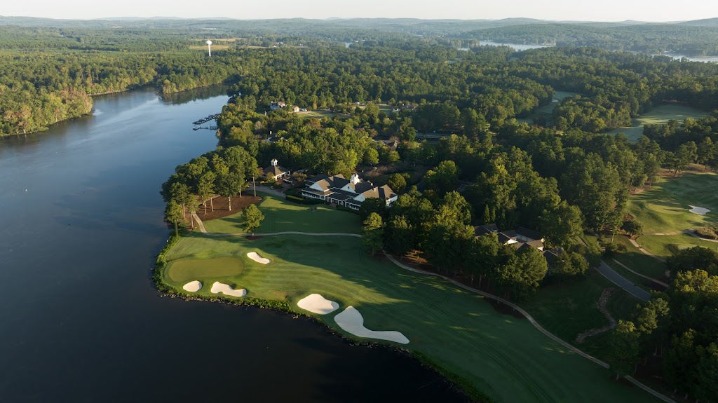 Panoramic view of a lush green golf course at Old North State Club. Smooth