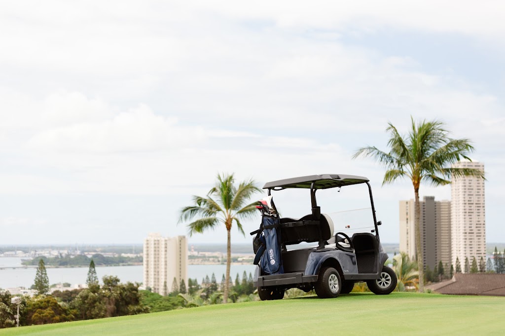 Panoramic view of a lush green golf course at Pearl at Kalauao. Smooth