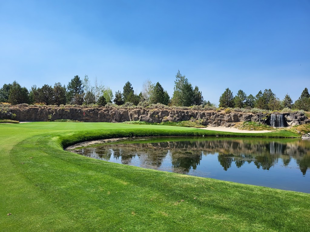 Panoramic view of a lush green golf course at Pronghorn Golf Club. Smooth