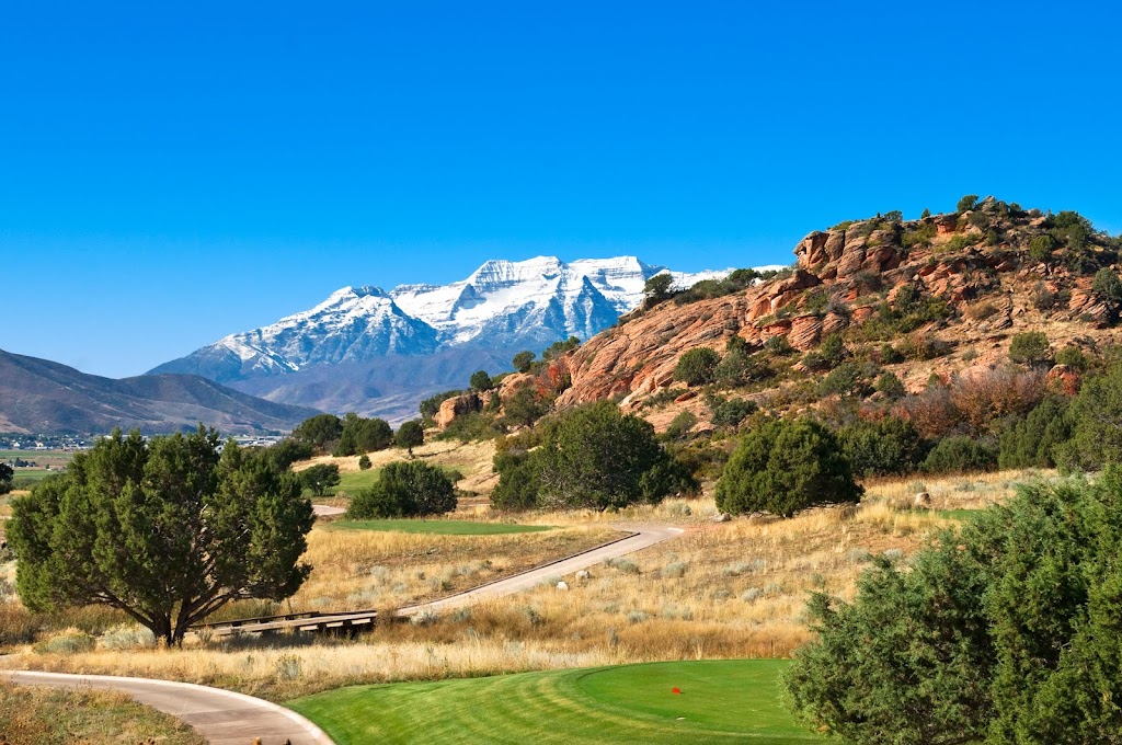 Panoramic view of a lush green golf course at Red Ledges. Smooth