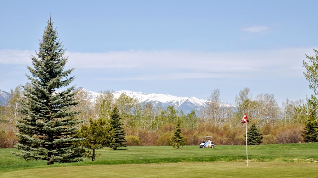 Panoramic view of a lush green golf course at Red Lodge Mountain Golf Course. Smooth