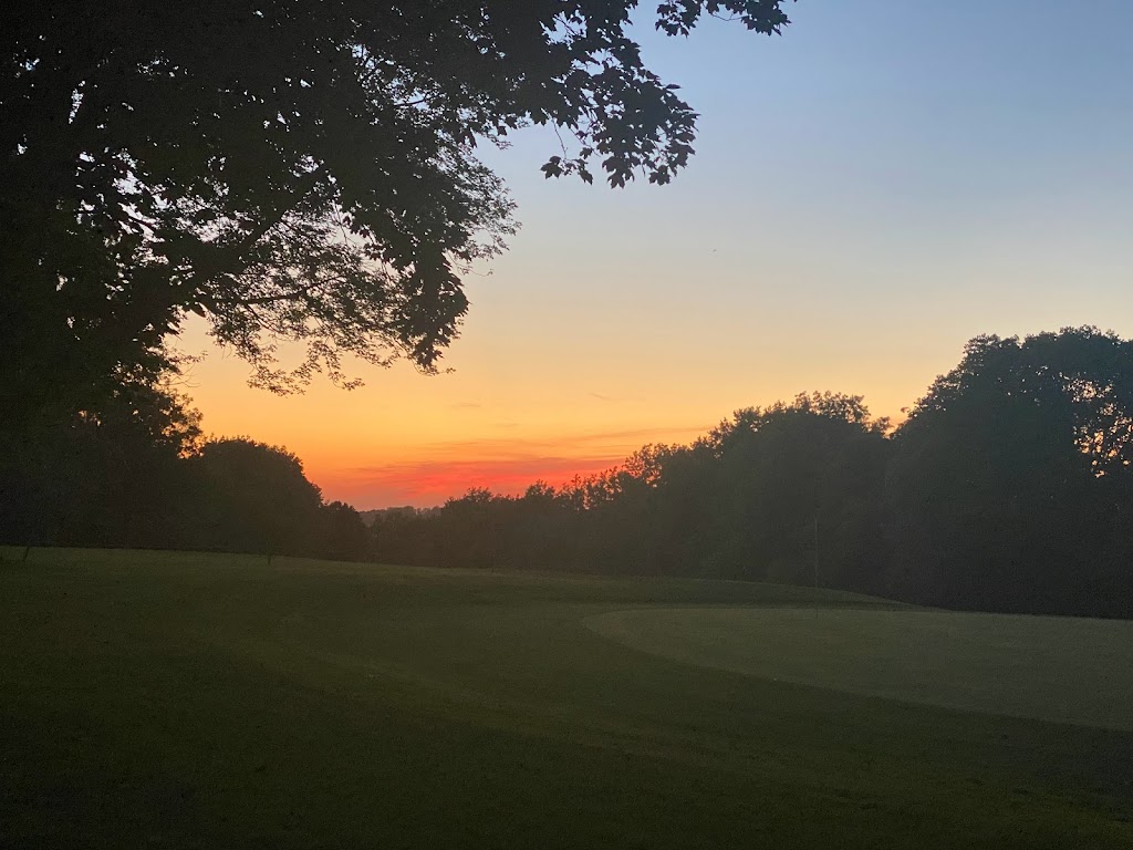 Panoramic view of a lush green golf course at Red Oak Country Club. Smooth