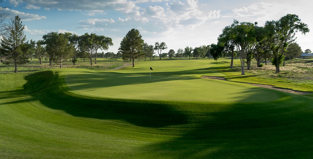 Panoramic view of a lush green golf course at Rockwind Community Links. Smooth