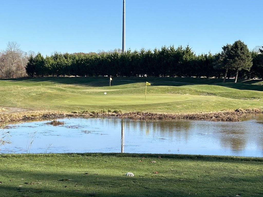 Panoramic view of a lush green golf course at Rose Hill Golf Club. Smooth