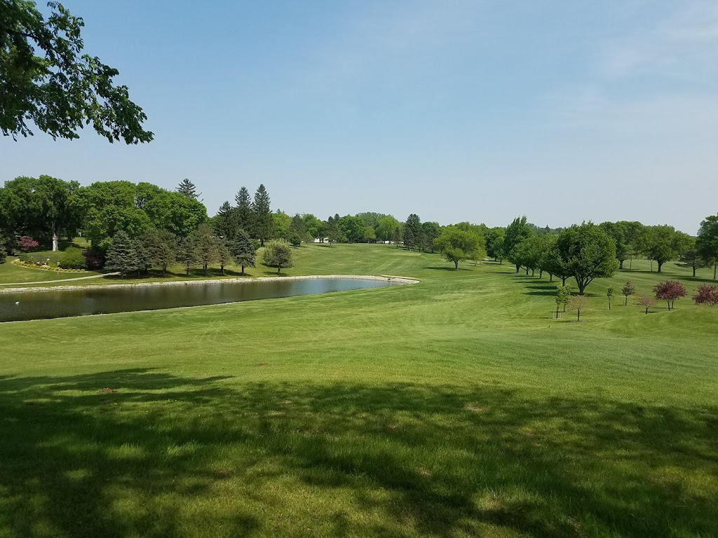 Panoramic view of a lush green golf course at Round Grove Golf & Country Club. Smooth