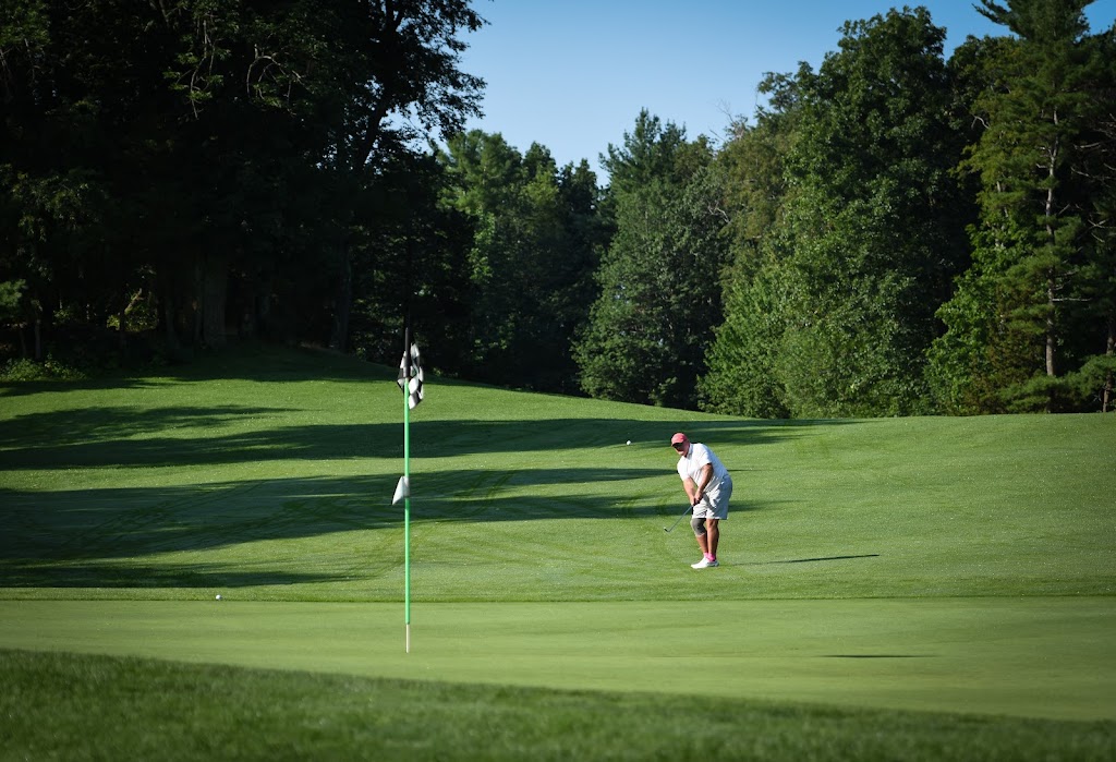 Panoramic view of a lush green golf course at Sagamore-Hampton Golf Club. Smooth