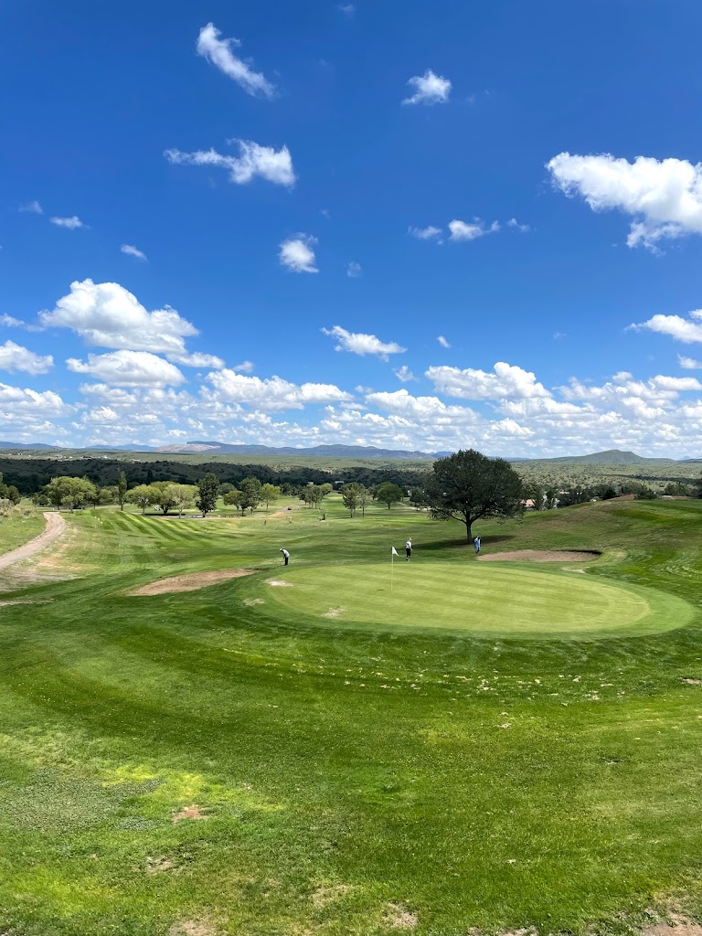 Panoramic view of a lush green golf course at Scott Park Golf Links. Smooth