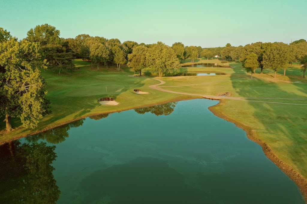 Panoramic view of a lush green golf course at Searcy Country Club. Smooth