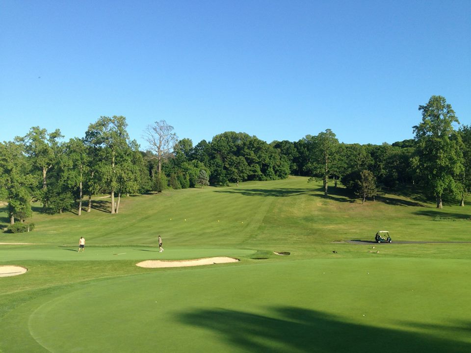 Panoramic view of a lush green golf course at Smithtown Landing Golf Course LLC. Smooth